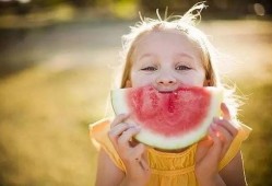 拼命吃瓜小孩,拼命吃瓜小孩的疯狂日常