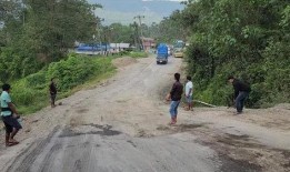 吃瓜群众路边拍摄,吃瓜群众捕捉的市井百态