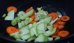 吃瓜怎样熬汤喝,吃瓜熬汤，清凉一夏的养生秘籍