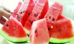 吃脆瓜便秘吗,脆瓜食用与便秘关系探讨