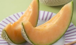 吃哈密瓜嘴巴麻木,甜蜜背后嘴巴为何会麻木？