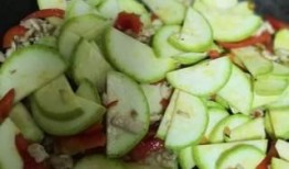 隔夜腌制的生瓜能炒吃吗,探索生瓜腌制炒食新吃法