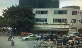 吃瓜群众路边拍摄,吃瓜群众捕捉的市井百态