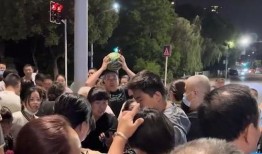 带你吃瓜 街头访问,带你吃瓜，揭秘市民生活百态